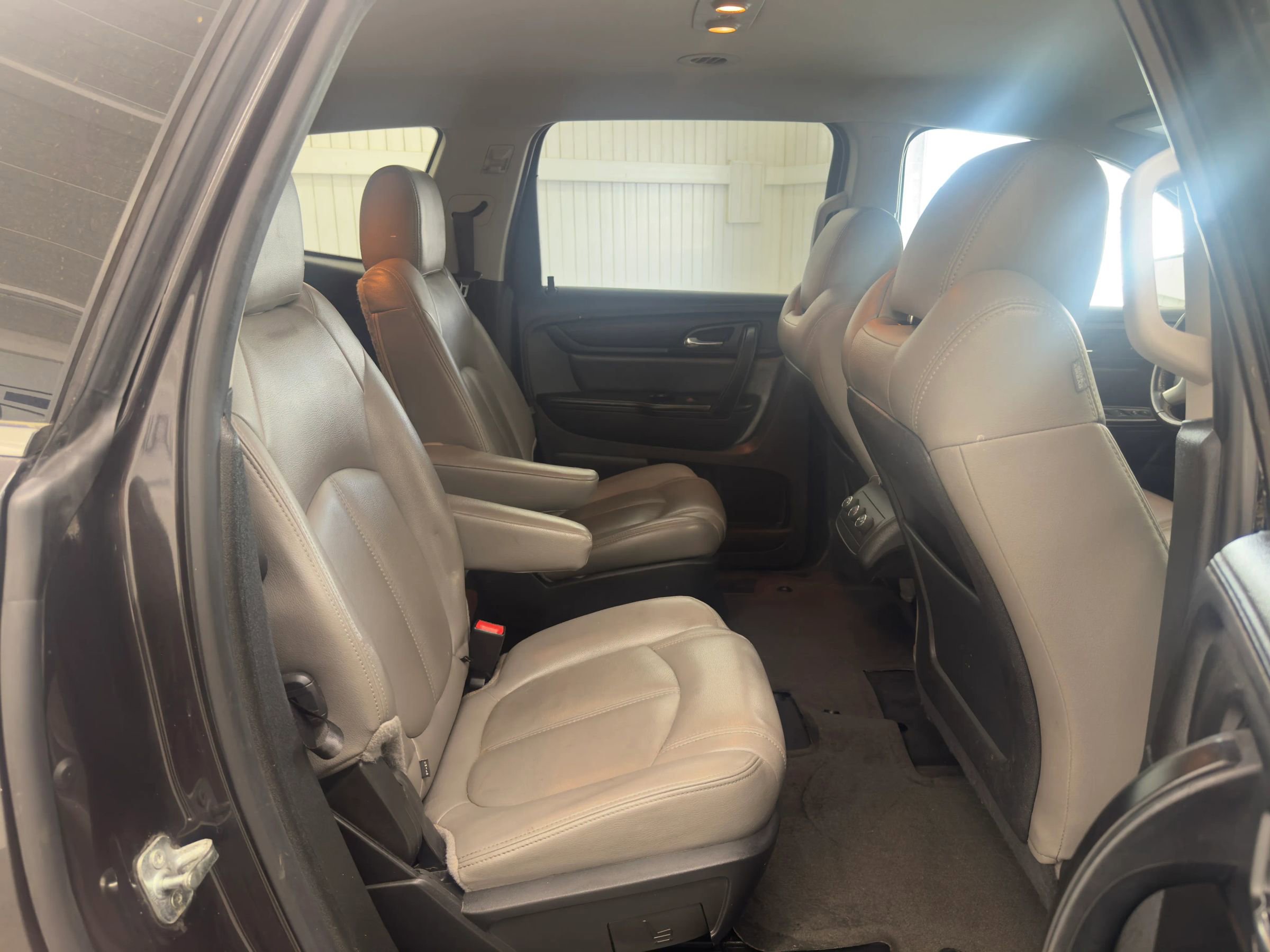 Used 2017 Chevrolet Traverse LT w/ Style and Technology Package image 11