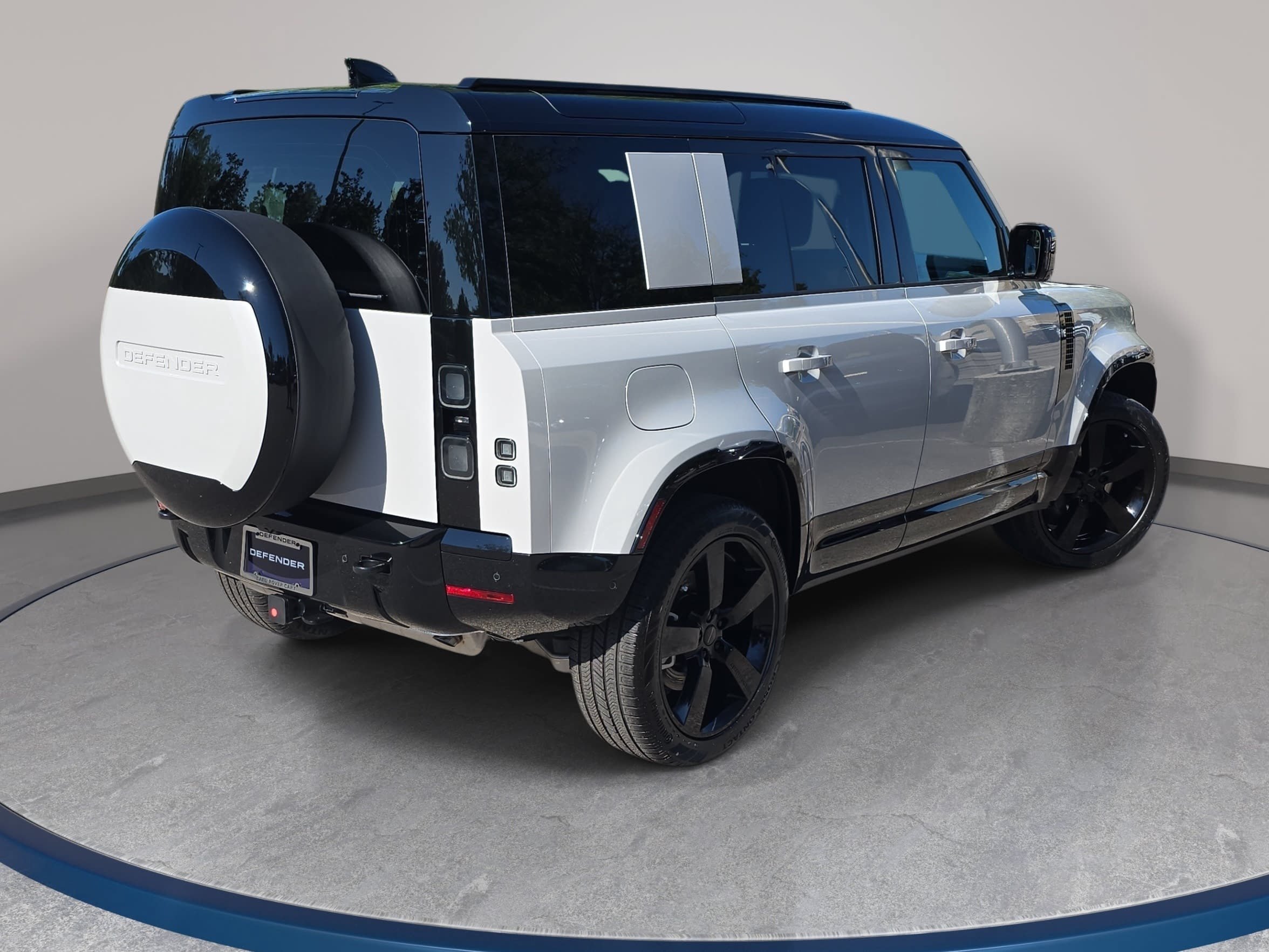 New 2026 Land Rover Defender 110 X-Dynamic SE AWD/4WD image 5