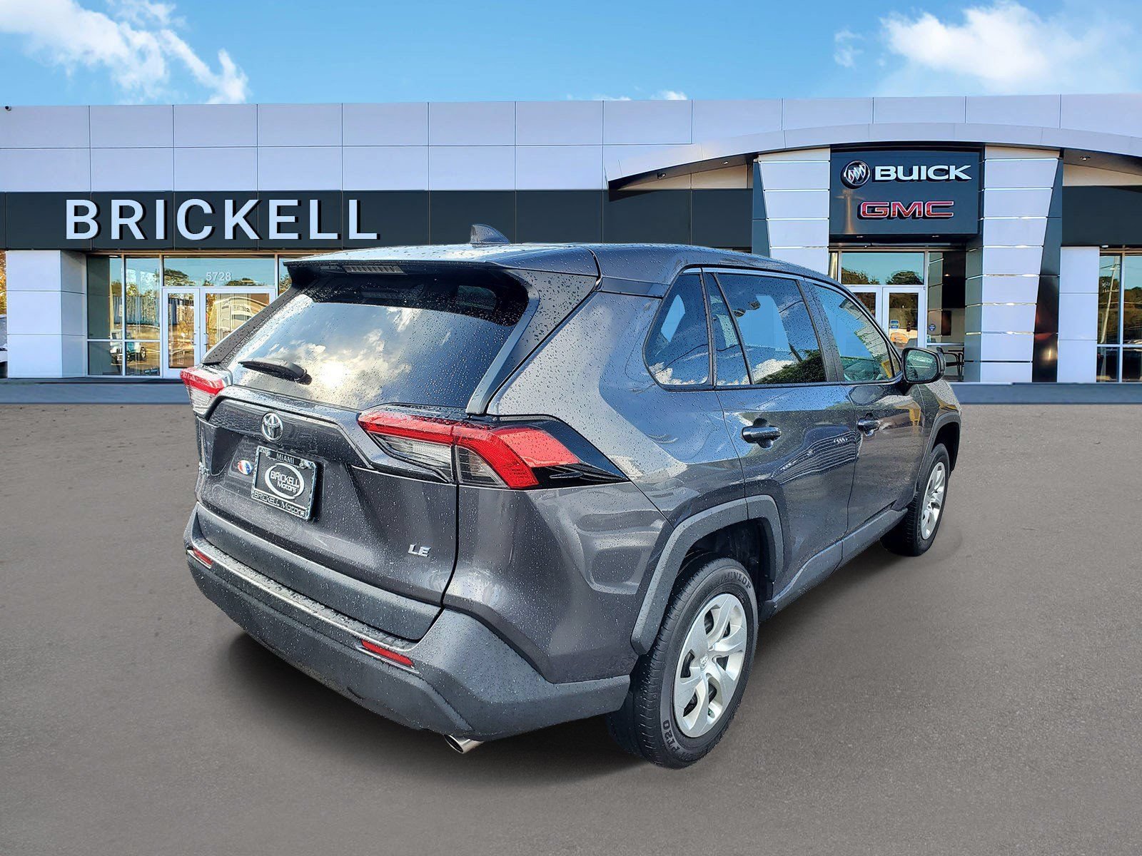 Used 2022 Toyota RAV4 LE FWD video 3