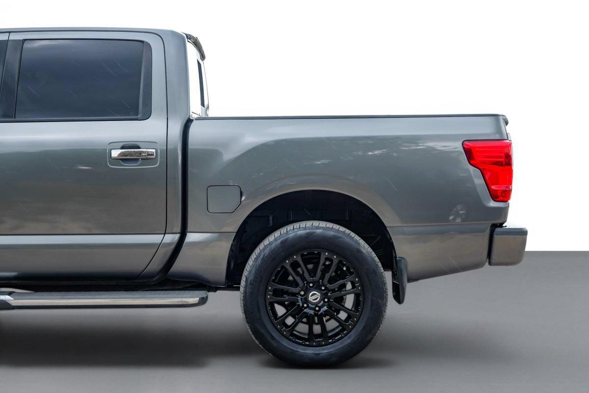 Used 2017 Nissan Titan SL AWD/4WD image 11