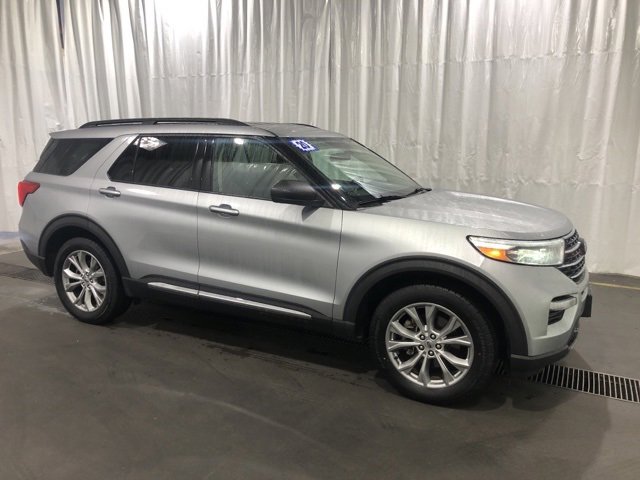 Used 2020 Ford Explorer XLT w/ Equipment Group 202A image 2