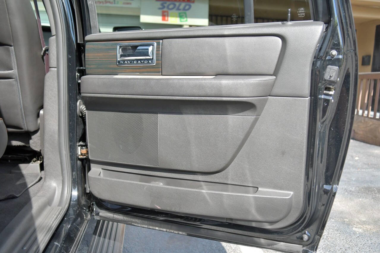 Used 2009 Lincoln Navigator L Base 4x2 4dr SUV image 40