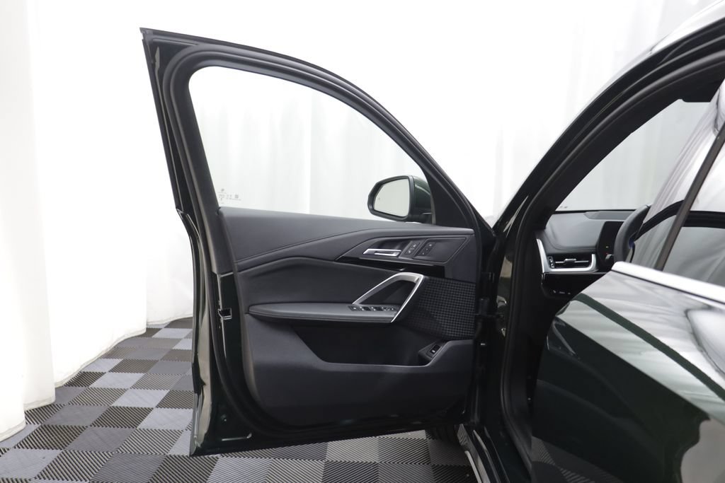 Certified 2025 BMW X1 xDrive28i AWD/4WD image 4
