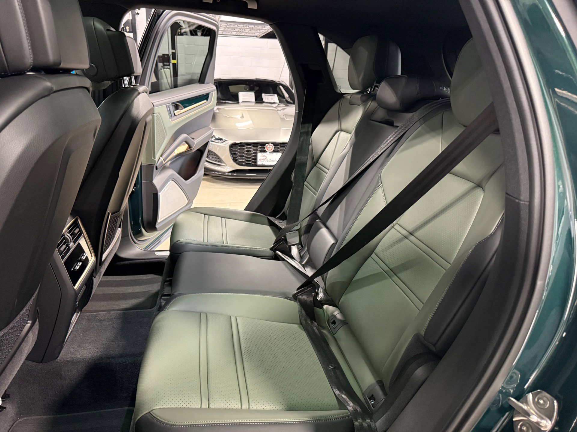 Used 2024 Porsche Cayenne S image 48