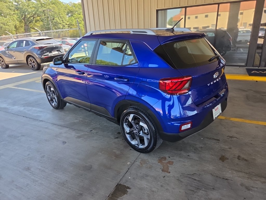 Used 2025 Hyundai Venue SEL FWD image 8