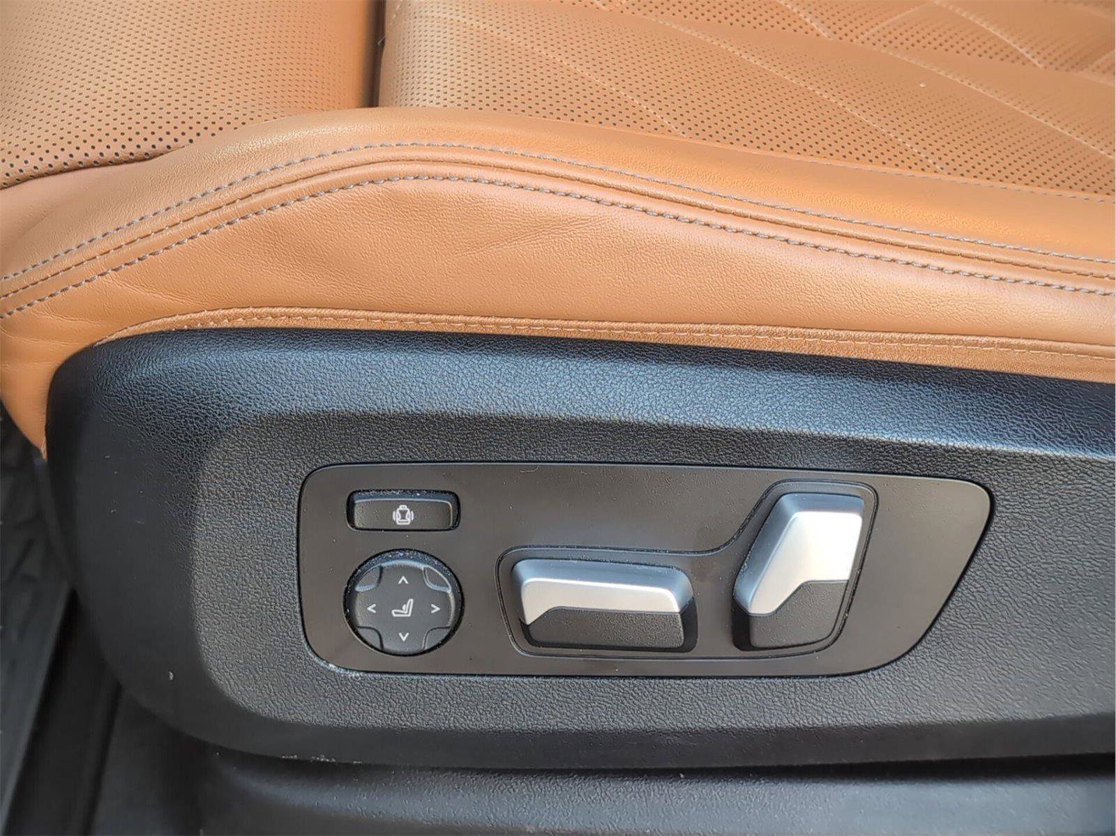 Used 2023 BMW X5 xDrive40i w/ M Sport Package image 19