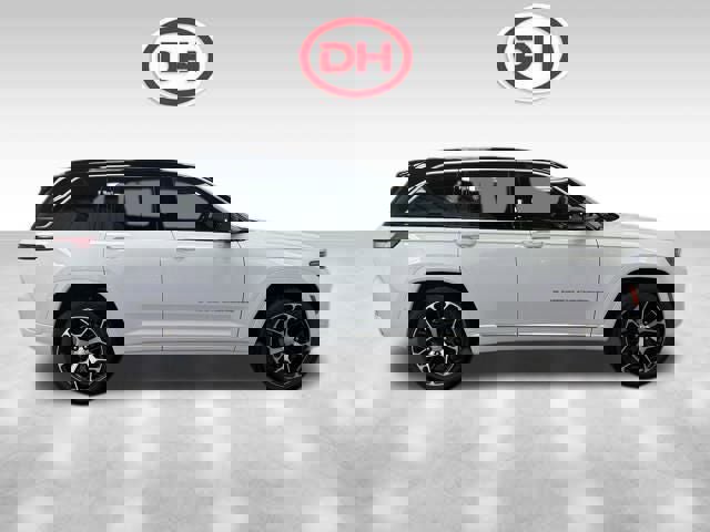 New 2025 Jeep Grand Cherokee Summit image 2