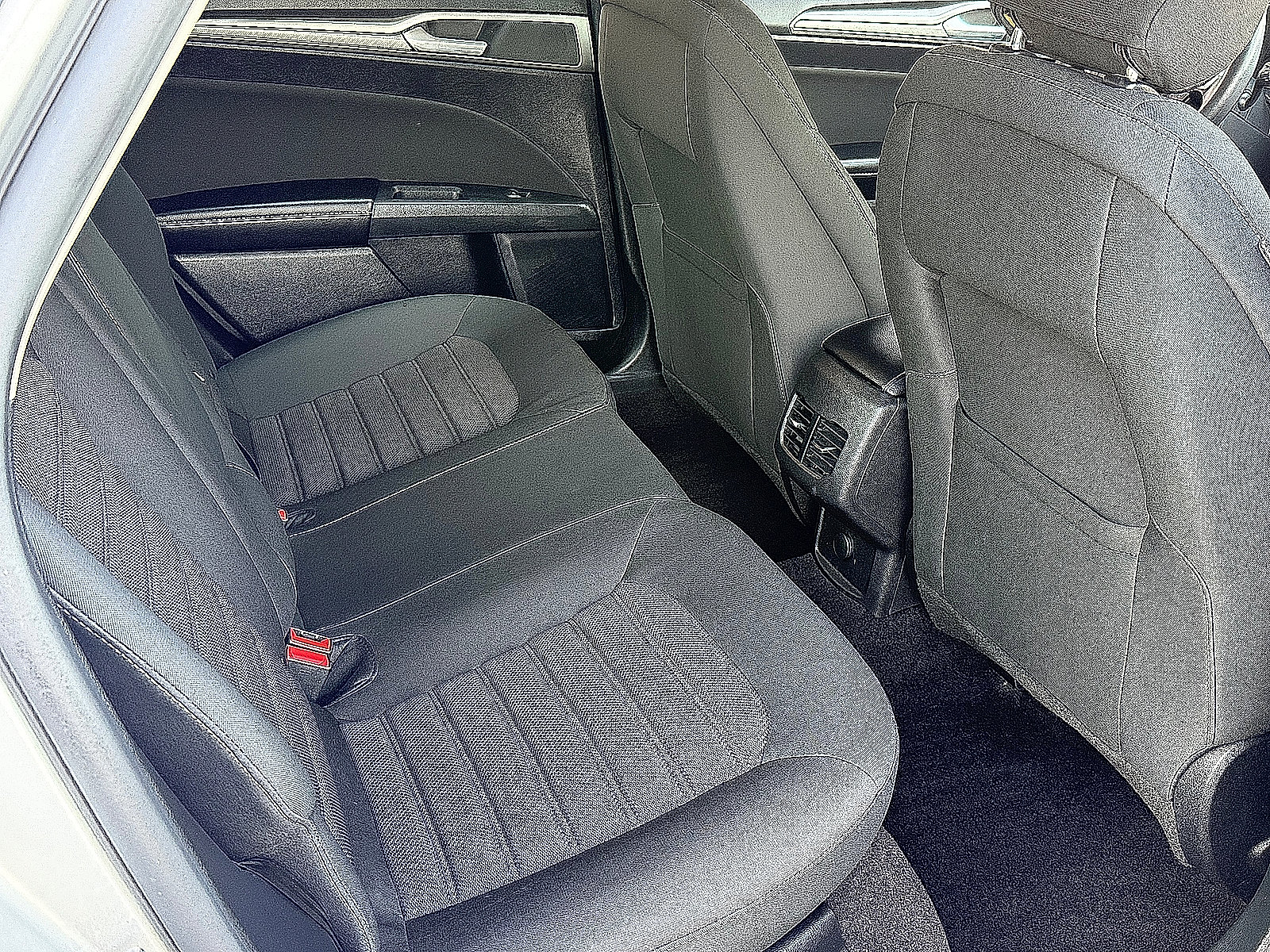 Used 2019 Ford Fusion SE FWD image 35