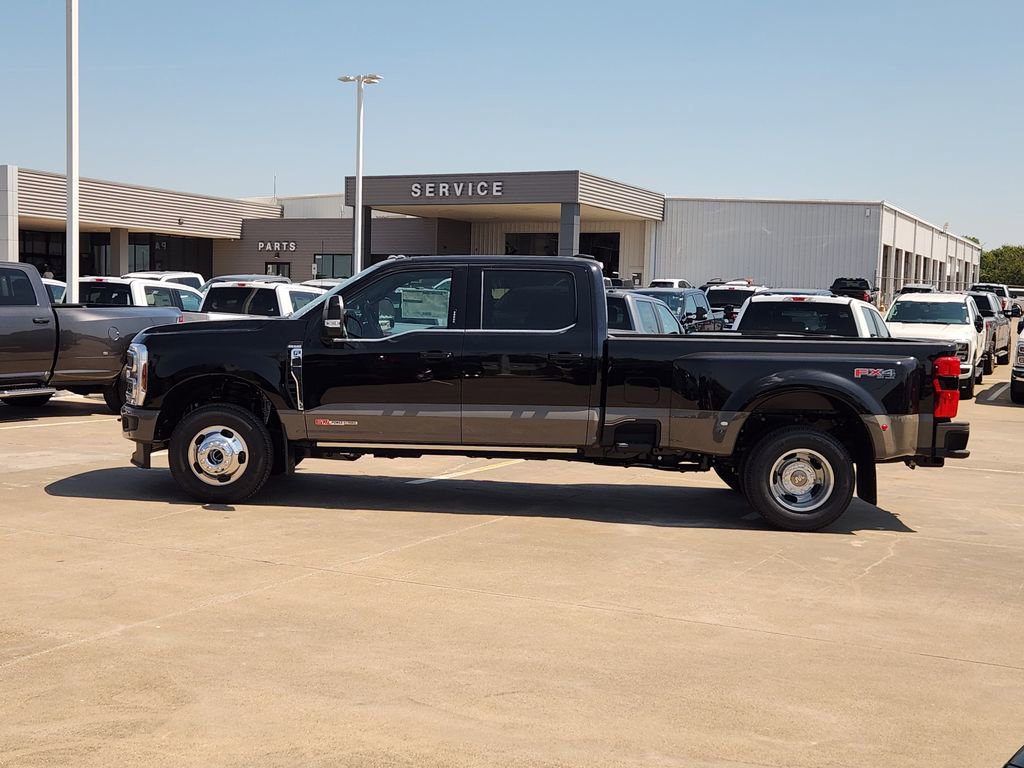 New 2026 Ford F350 4x4 Crew Cab DRW Super Duty image 3