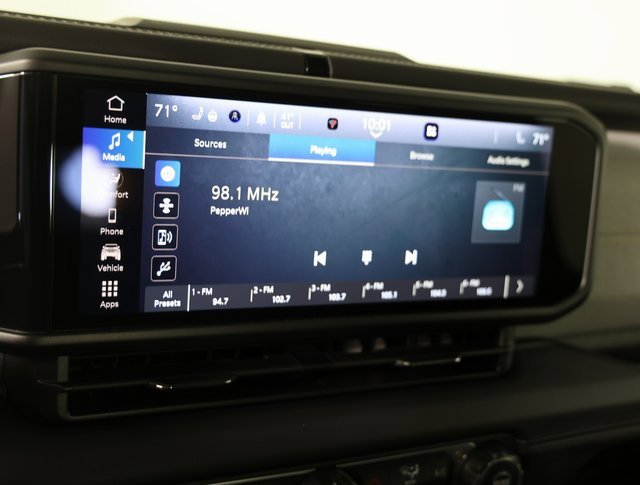 Used 2025 Jeep Wrangler Sahara image 17