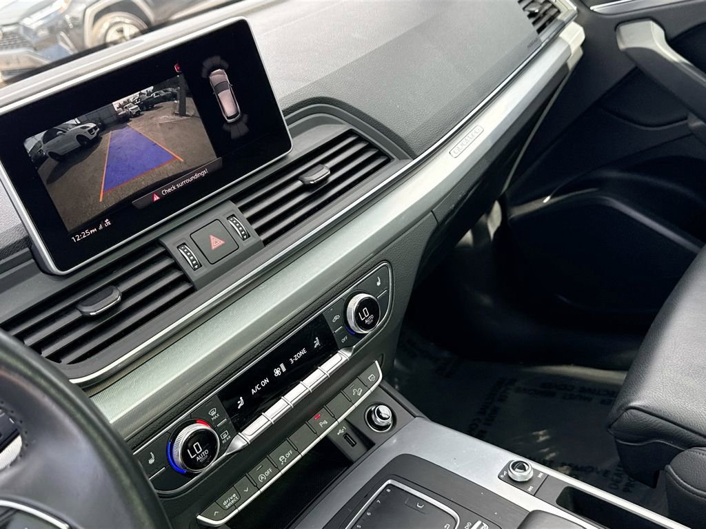 Used 2020 Audi Q5 2.0T Titanium Premium Plus w/ Premium Plus Package image 28