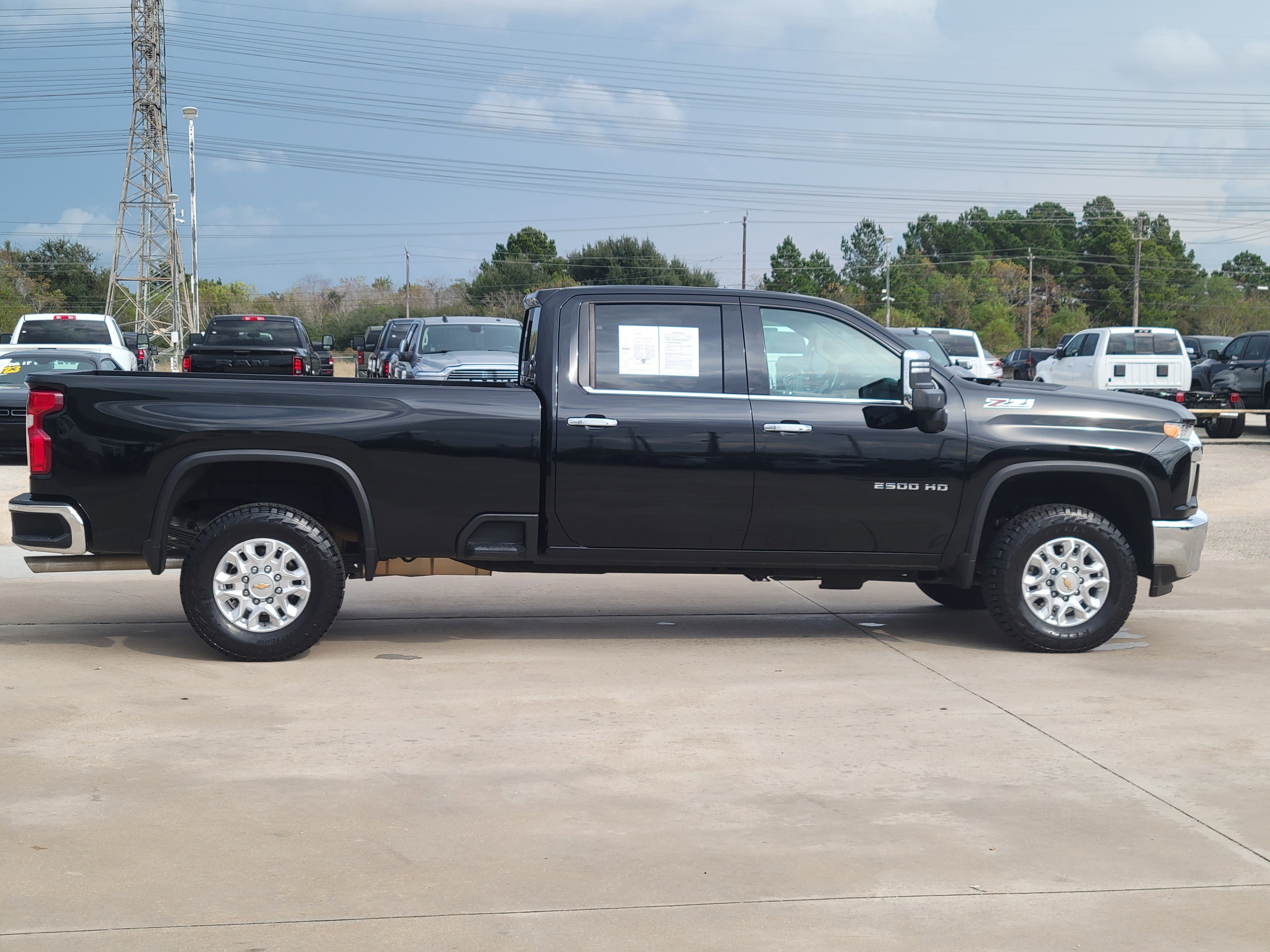 Used 2022 Chevrolet Silverado 2500 LTZ w/ LTZ Convenience Package image 3