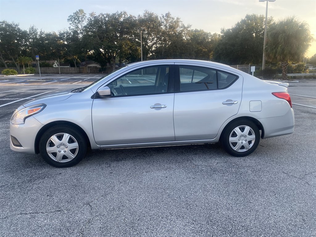 Used 2015 Nissan Versa SV image 4