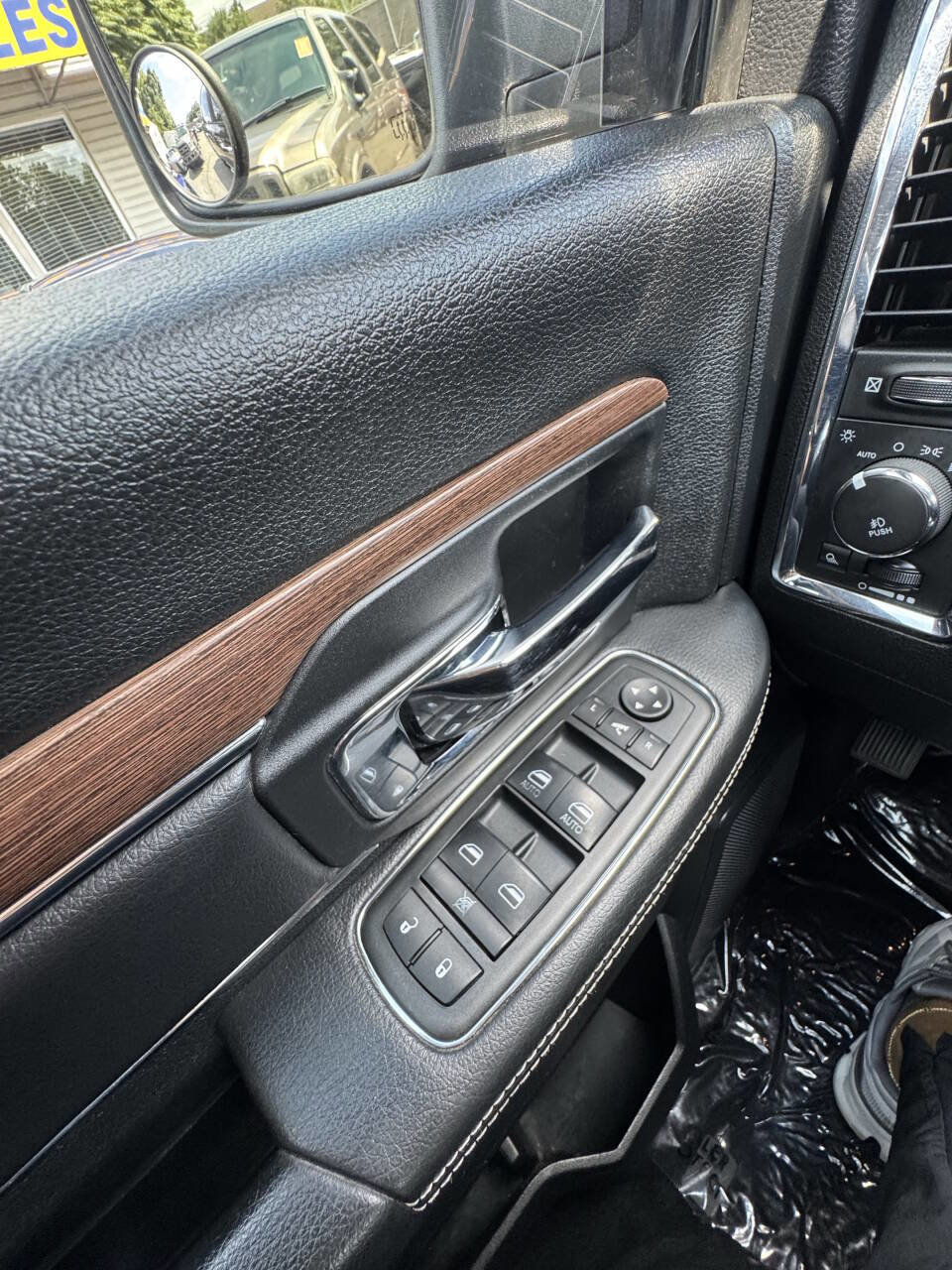 Used 2014 RAM 1500 Laramie w/ Convenience Group image 23