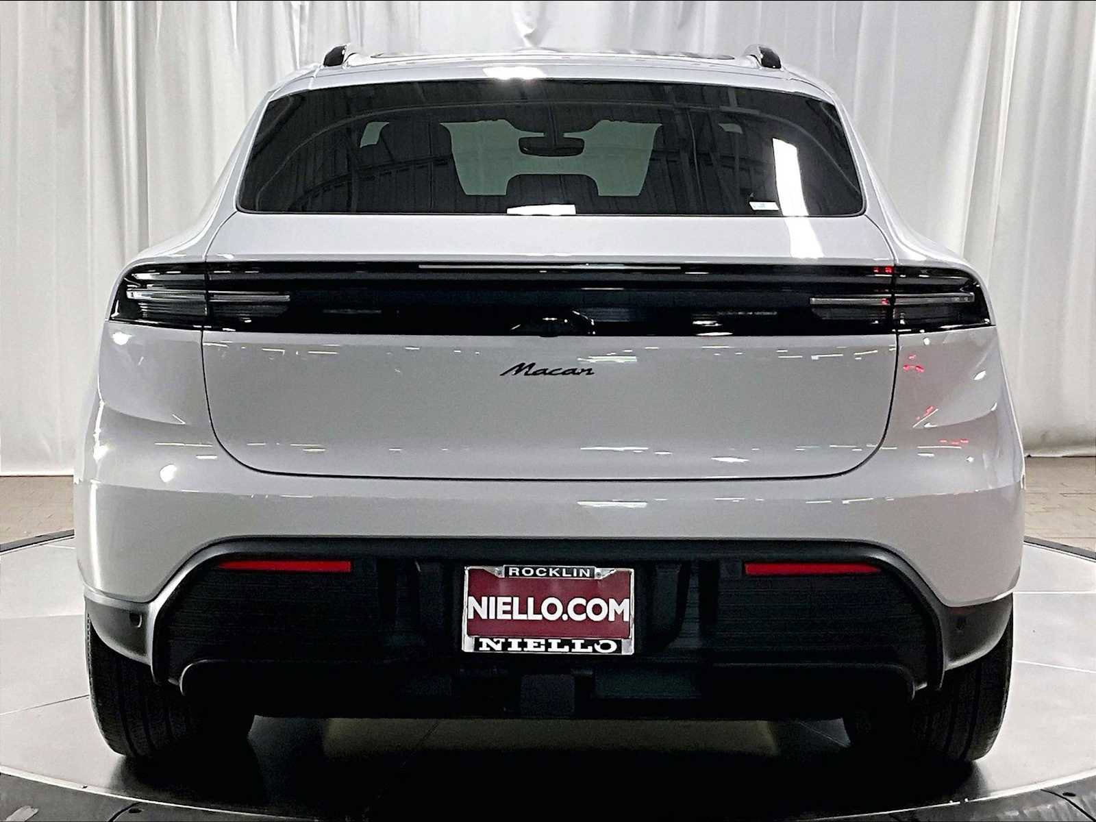 Used 2025 Porsche Macan Electric image 9