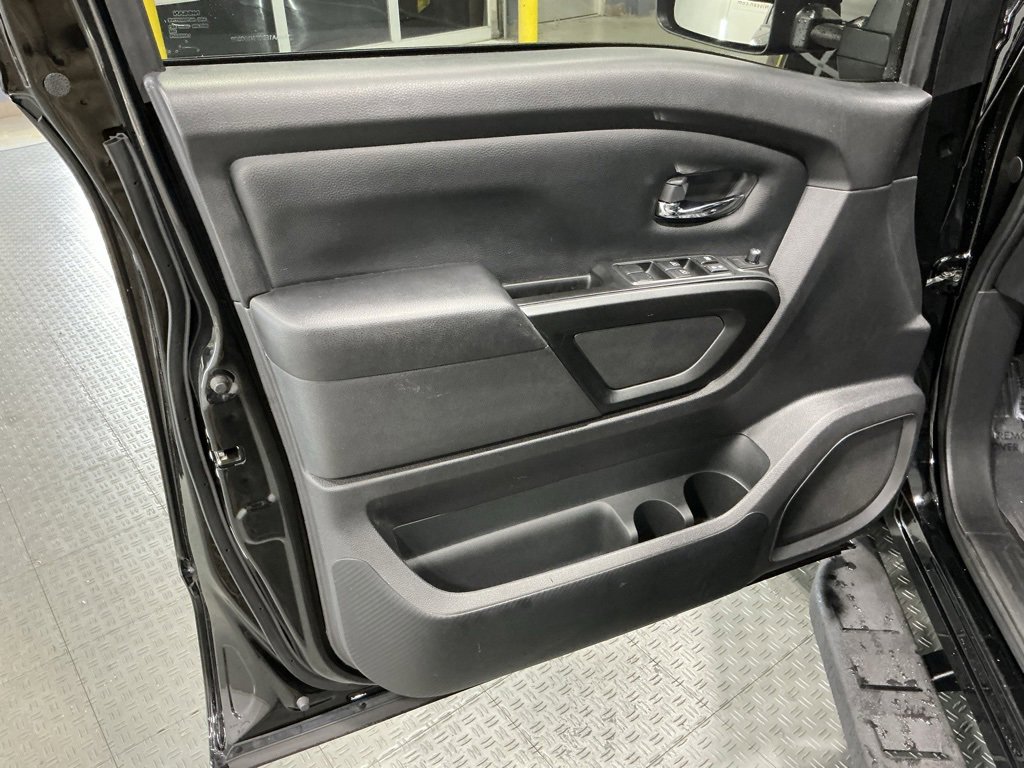 Used 2023 Nissan Titan SV w/ SV Convenience Package image 32