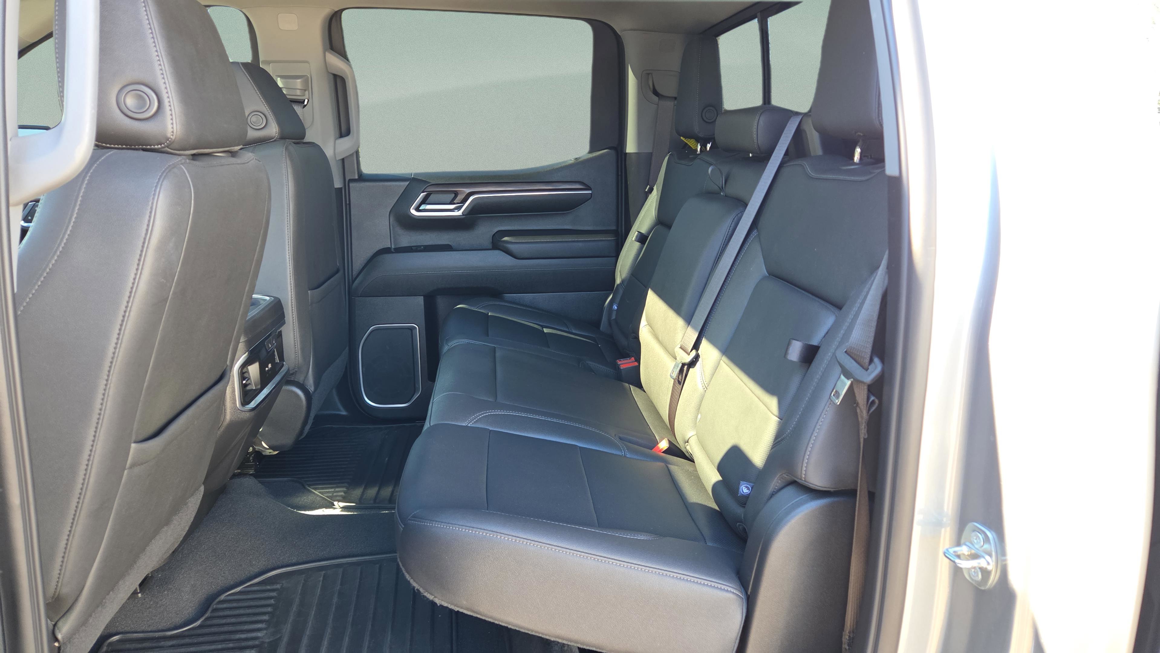 Used 2023 GMC Sierra 1500 SLT w/ SLT Premium Package image 24