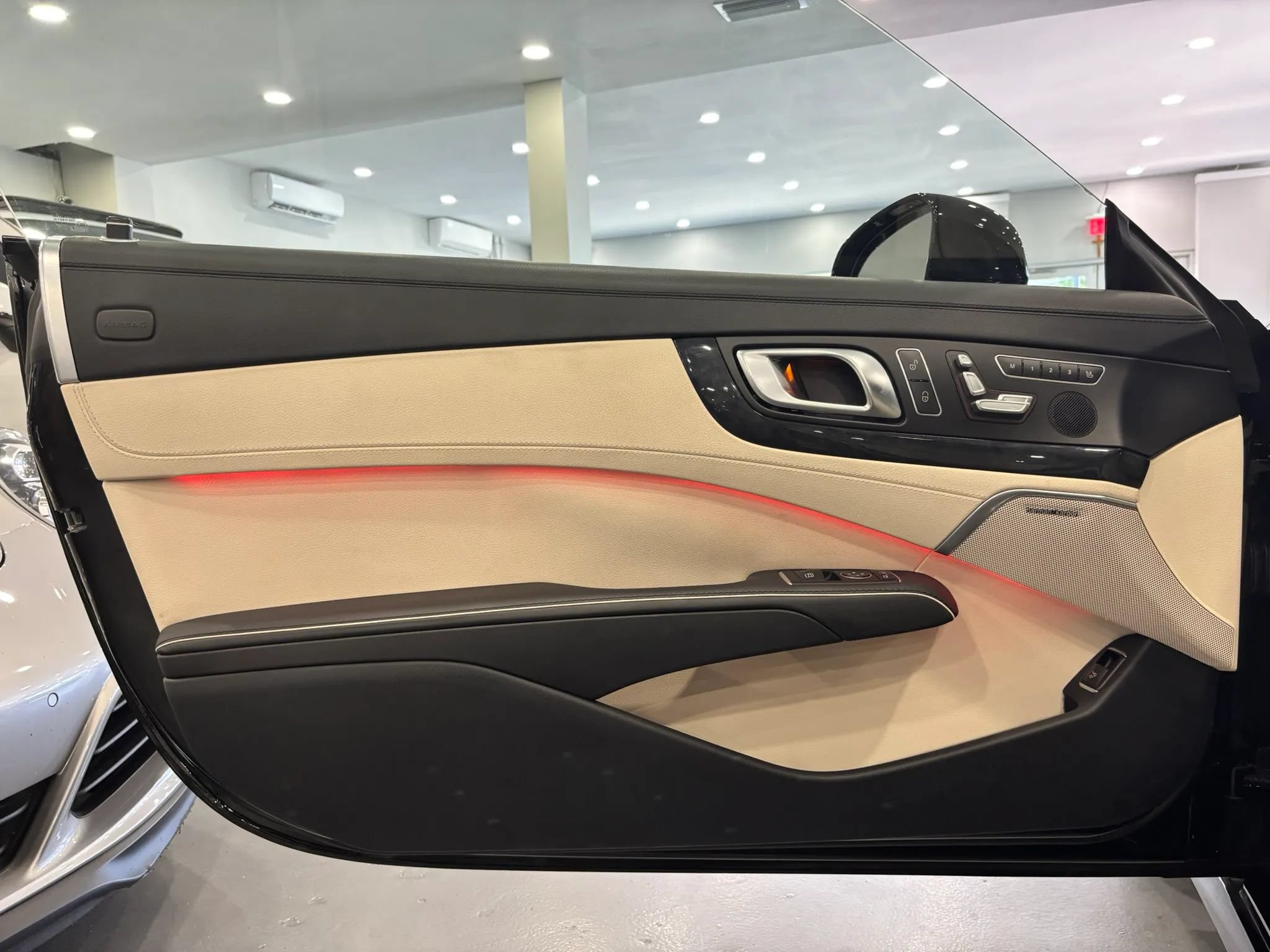 Used 2016 Mercedes-Benz SL 400 image 34
