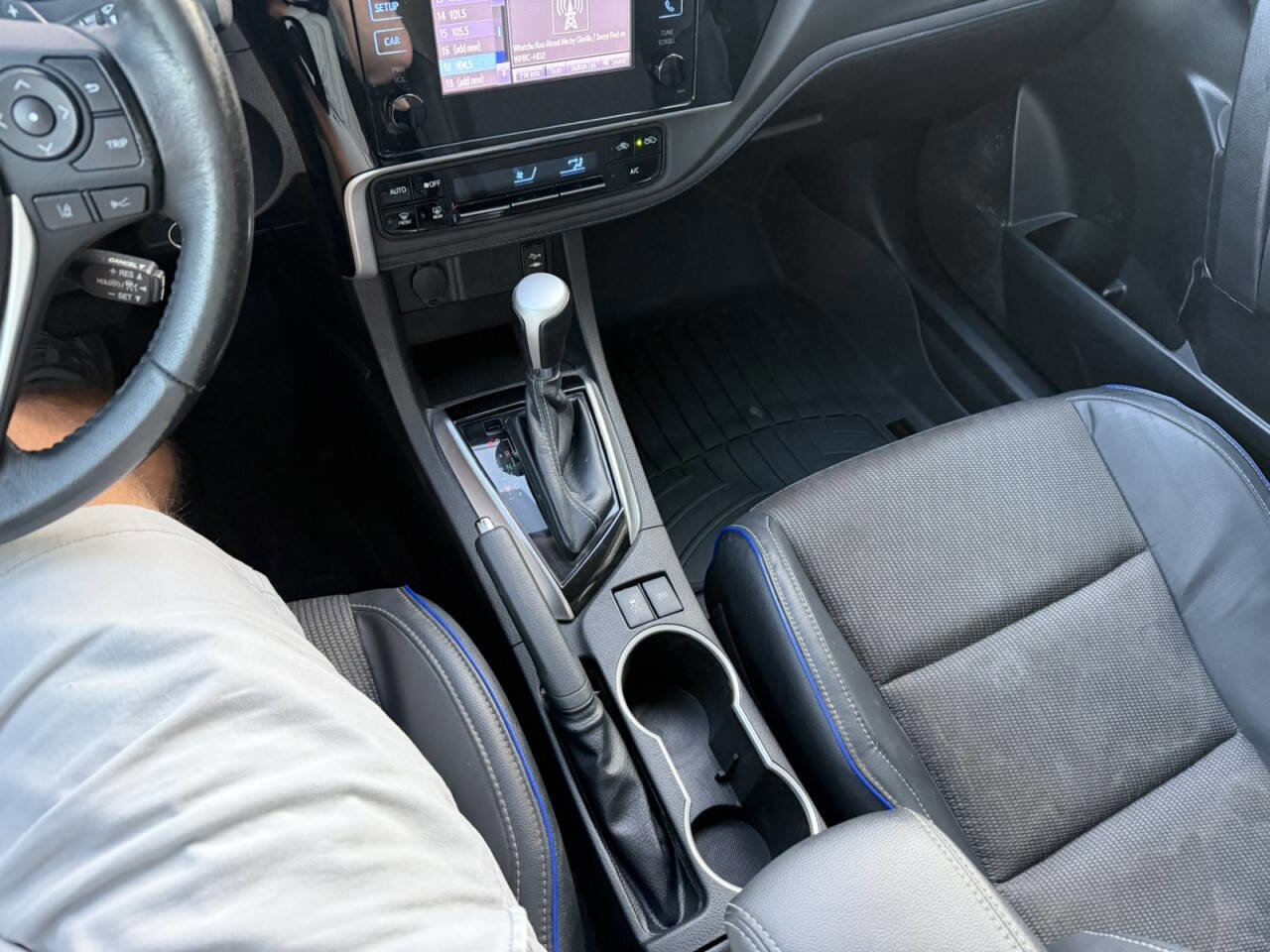 Used 2018 Toyota Corolla SE FWD image 28