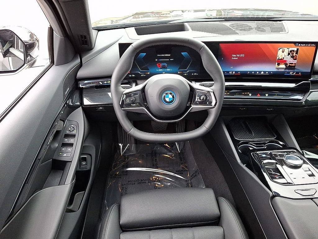 Used 2025 BMW i5 eDrive40i image 12