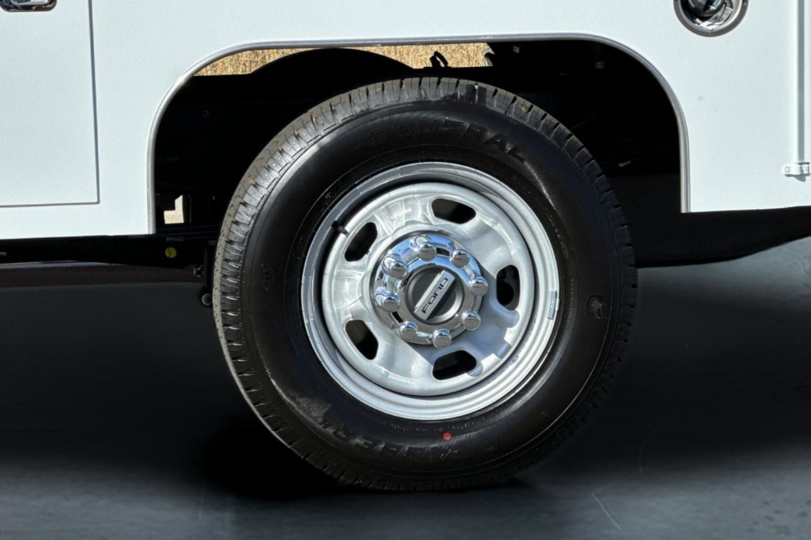 New 2025 Ford F350 XL w/ XL Chrome Package RWD image 29