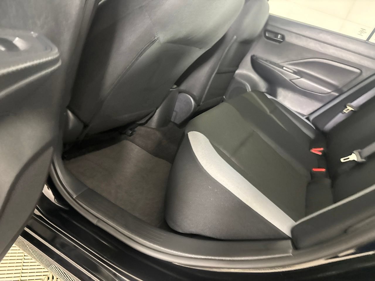 Used 2025 Nissan Versa S w/ Trunk Package FWD image 24