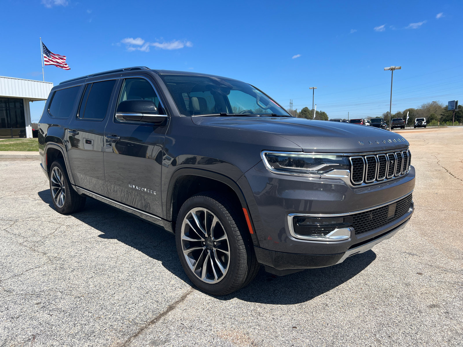 Used 2024 Jeep Wagoneer L Series III w/ Premium Group I image 3