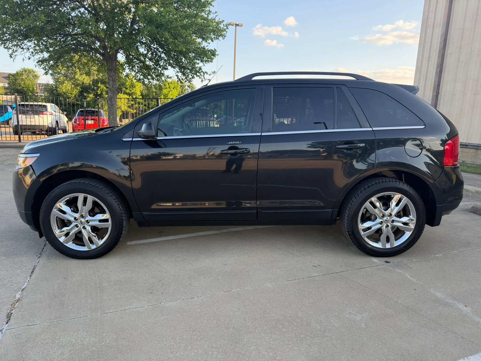 Used 2014 Ford Edge Limited w/ Driver Entry Package FWD image 8