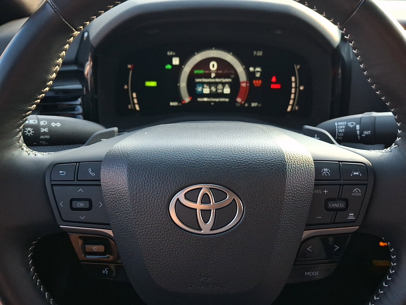 Used 2025 Toyota Camry SE FWD image 19