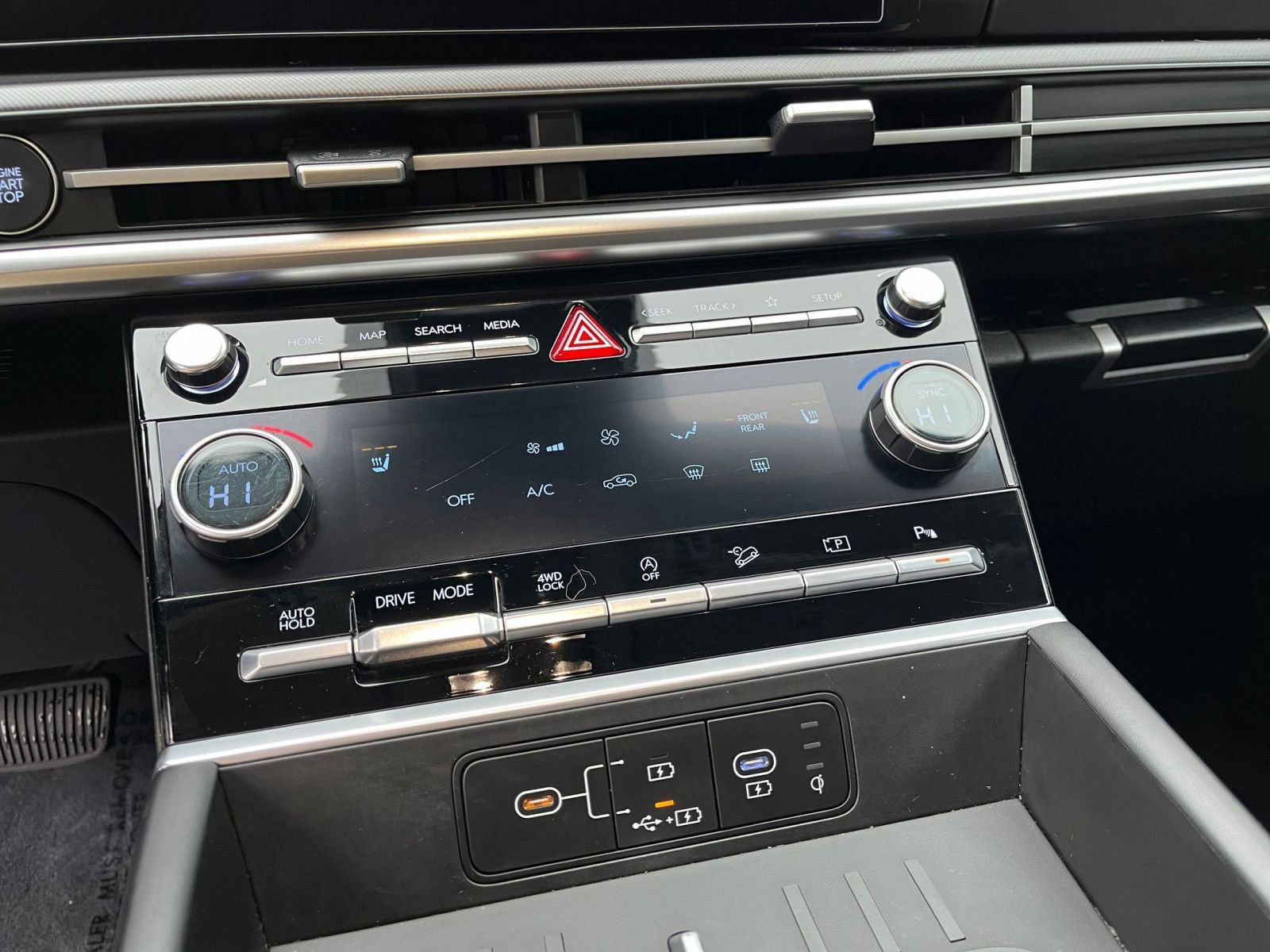 Used 2025 Hyundai Santa Fe SEL image 24