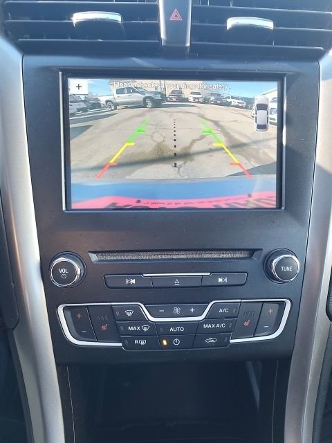 Used 2017 Ford Fusion SE w/ Equipment Group 202A image 3