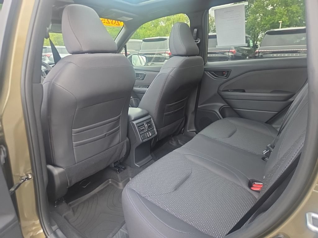 Used 2025 Subaru Forester Premium AWD/4WD image 25