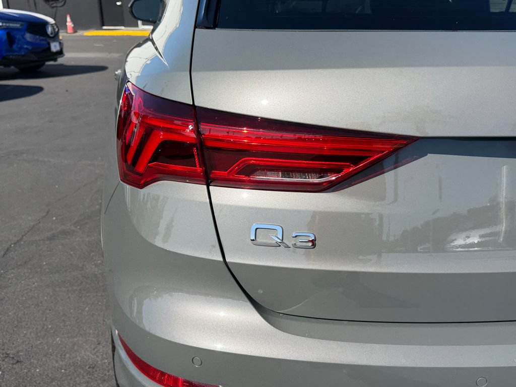 Used 2023 Audi Q3 2.0T Premium Plus w/ Premium Plus Package AWD/4WD image 11