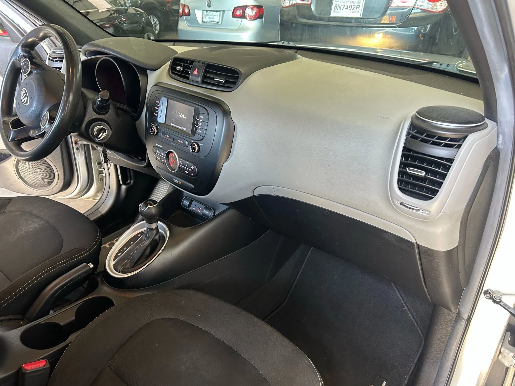Used 2017 Kia Soul + image 5