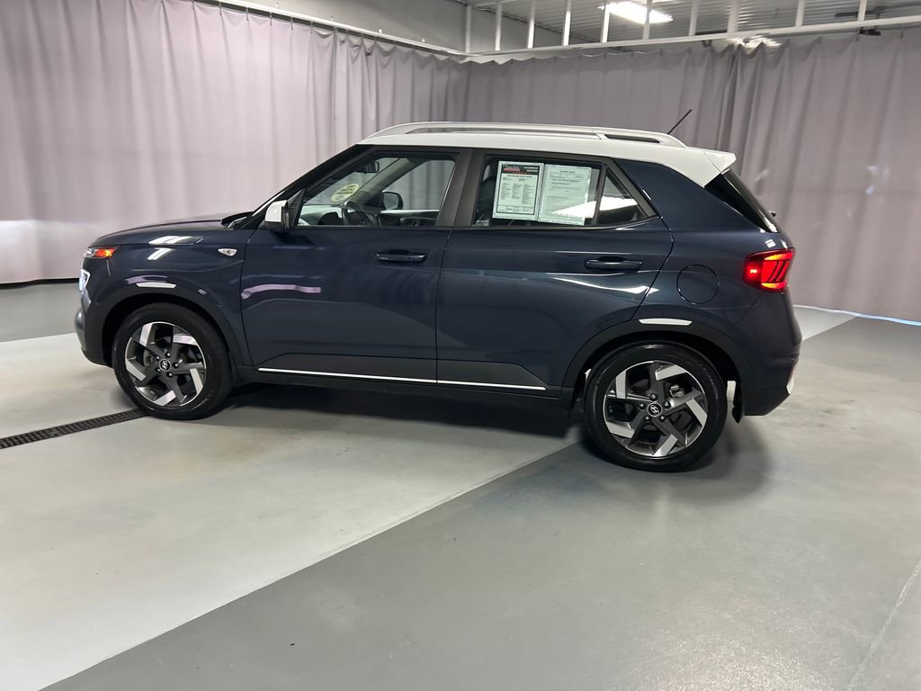 Used 2023 Hyundai Venue Limited FWD image 4