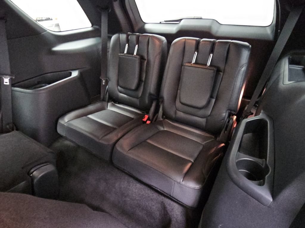 Used 2018 Ford Explorer XLT w/ Equipment Group 202A FWD image 35