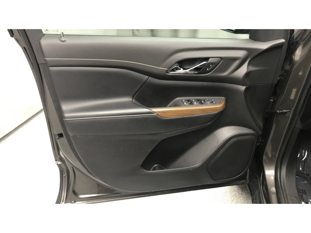 Used 2020 GMC Acadia SLE w/ LPO, Floor Liner Package AWD/4WD image 8