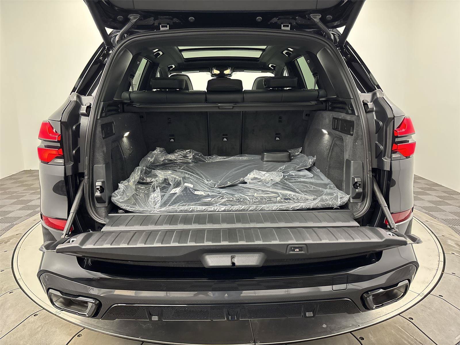 New 2026 BMW X5 xDrive40i w/ M Sport Package AWD/4WD image 21