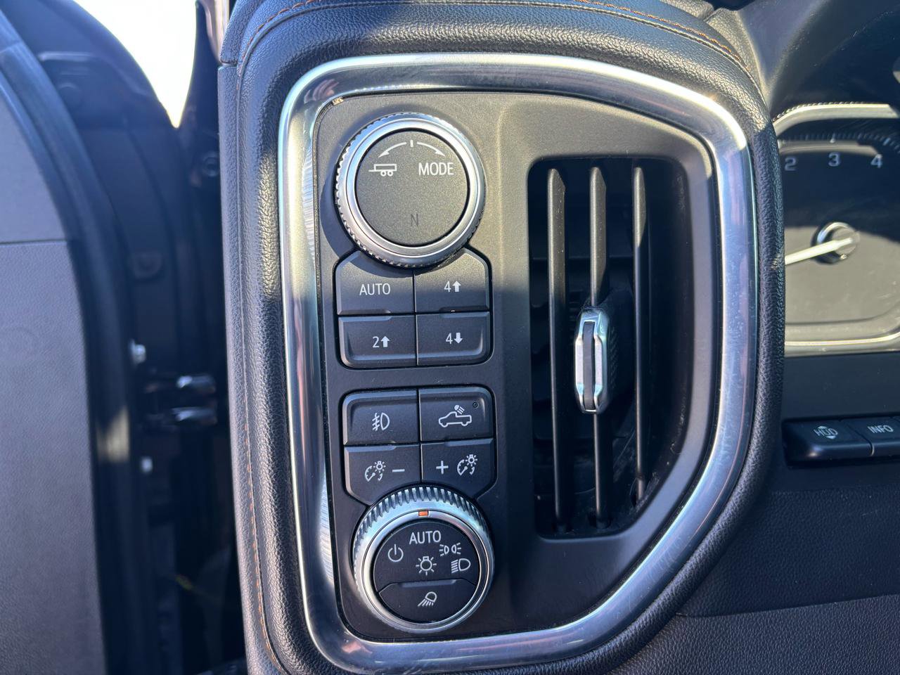 Used 2020 GMC Sierra 1500 AT4 w/ AT4 Premium Package image 18