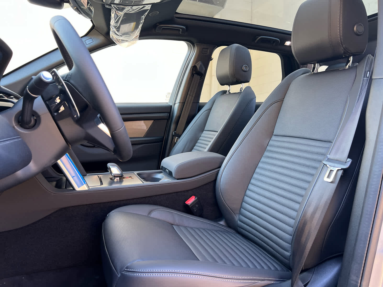 Used 2025 Land Rover Discovery Sport Dynamic SE image 15