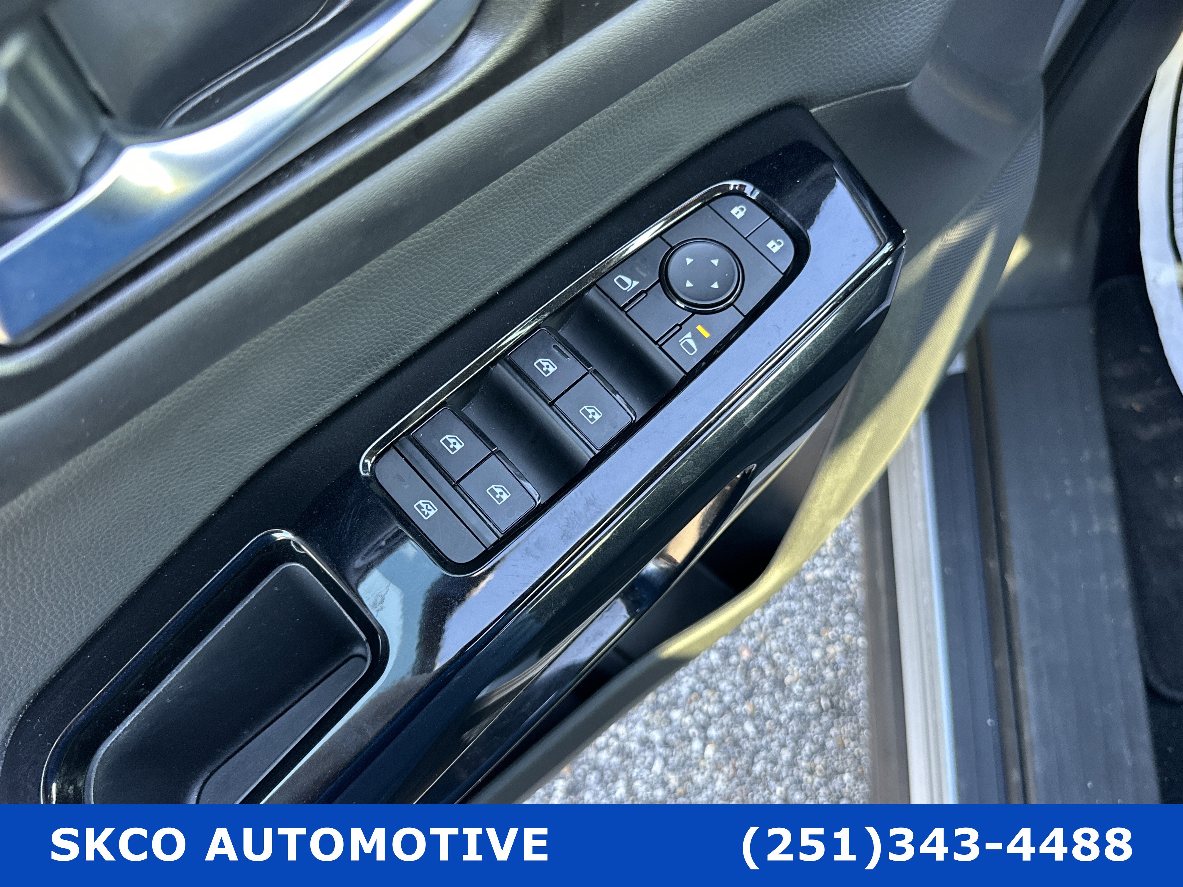 Used 2022 Nissan Pathfinder SV image 23