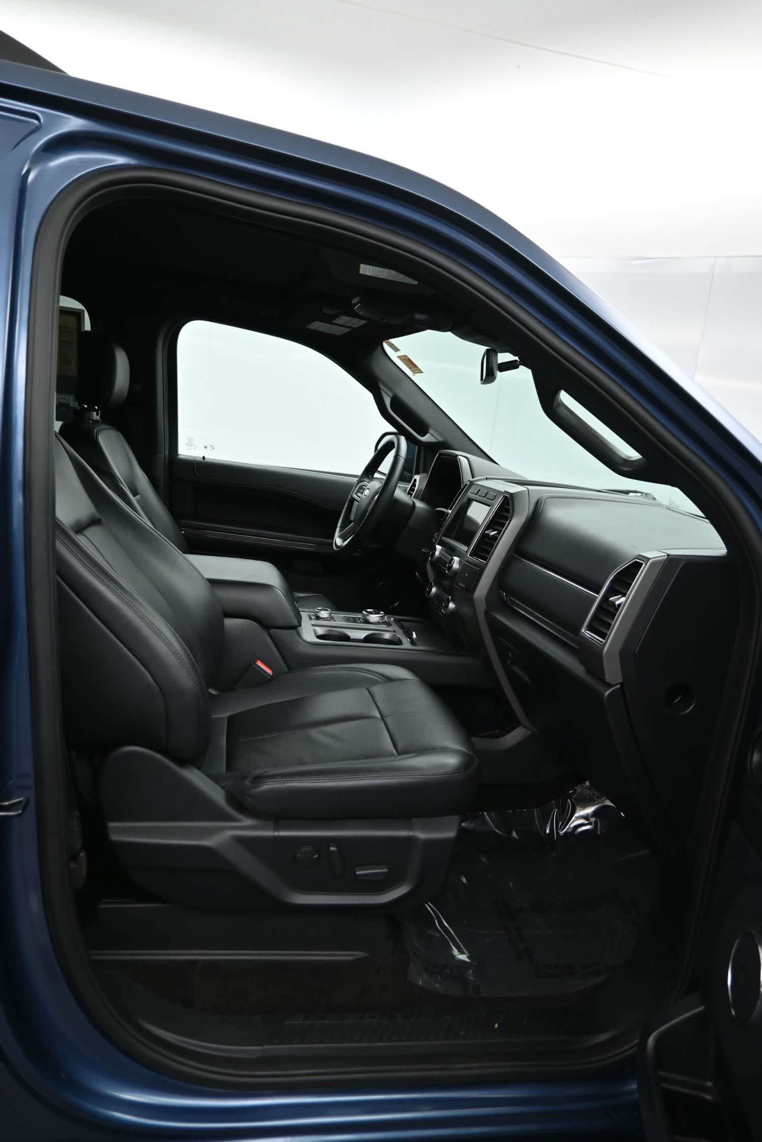 Used 2020 Ford Expedition XLT w/ Equipment Group 202A AWD/4WD image 11