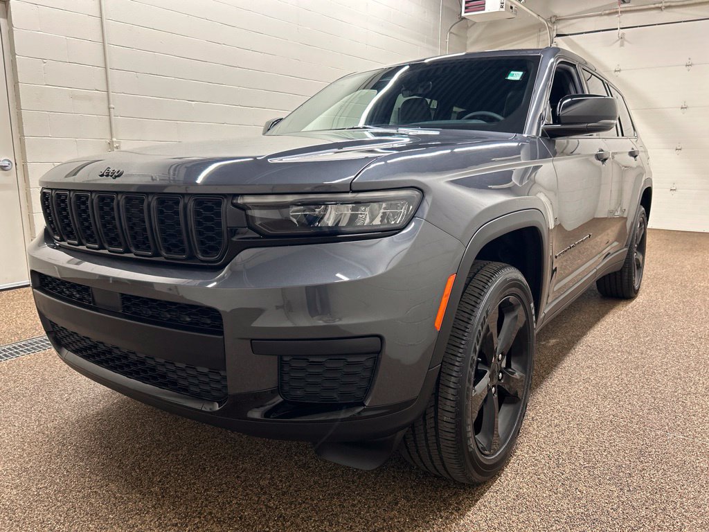 Used 2025 Jeep Grand Cherokee L Altitude AWD/4WD image 6