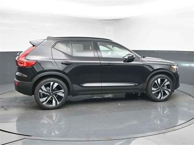 Used 2024 Volvo XC40 B5 Plus w/ Climate Package image 8