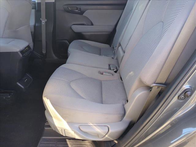 Used 2020 Toyota Highlander L image 18