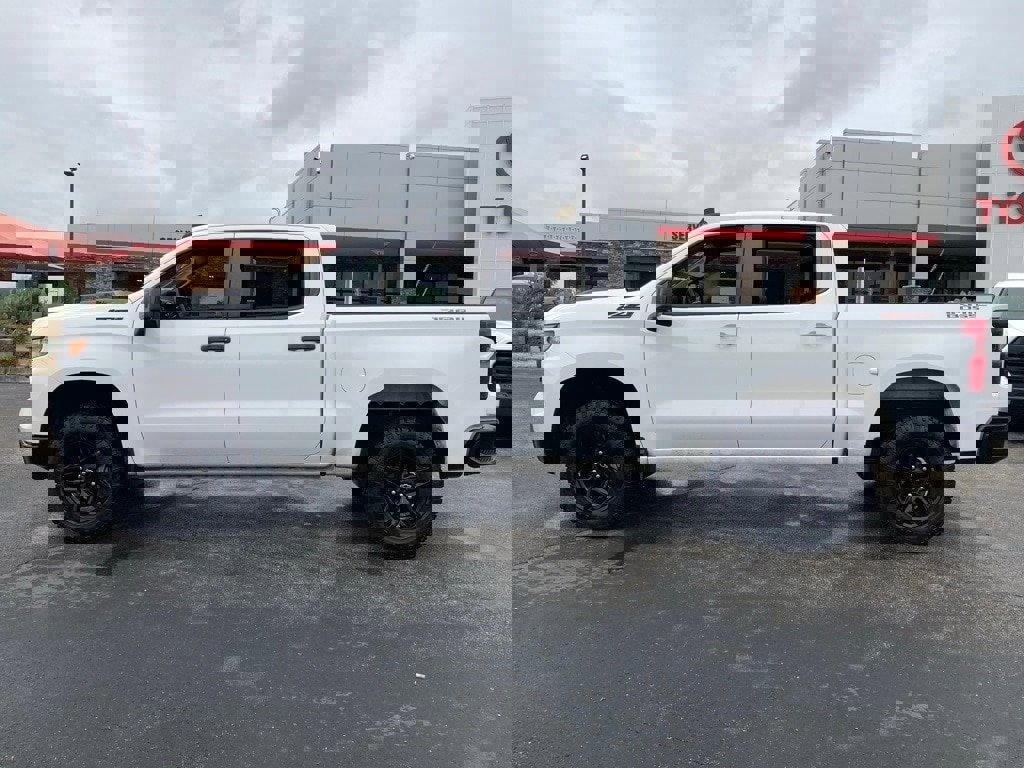 Used 2023 Chevrolet Silverado 1500 Custom Trail Boss w/ LPO, Dark Essentials Package image 8