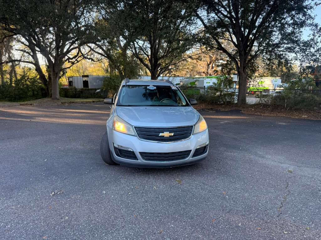 Used 2017 Chevrolet Traverse LS FWD image 2
