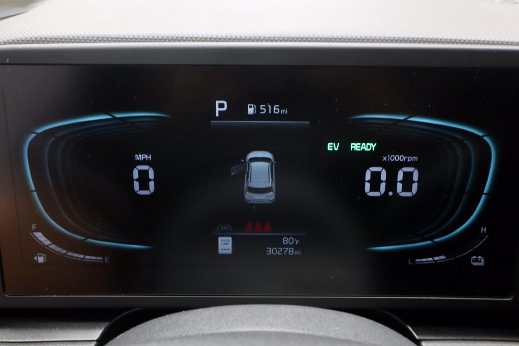 Used 2025 Kia Niro LX FWD image 28