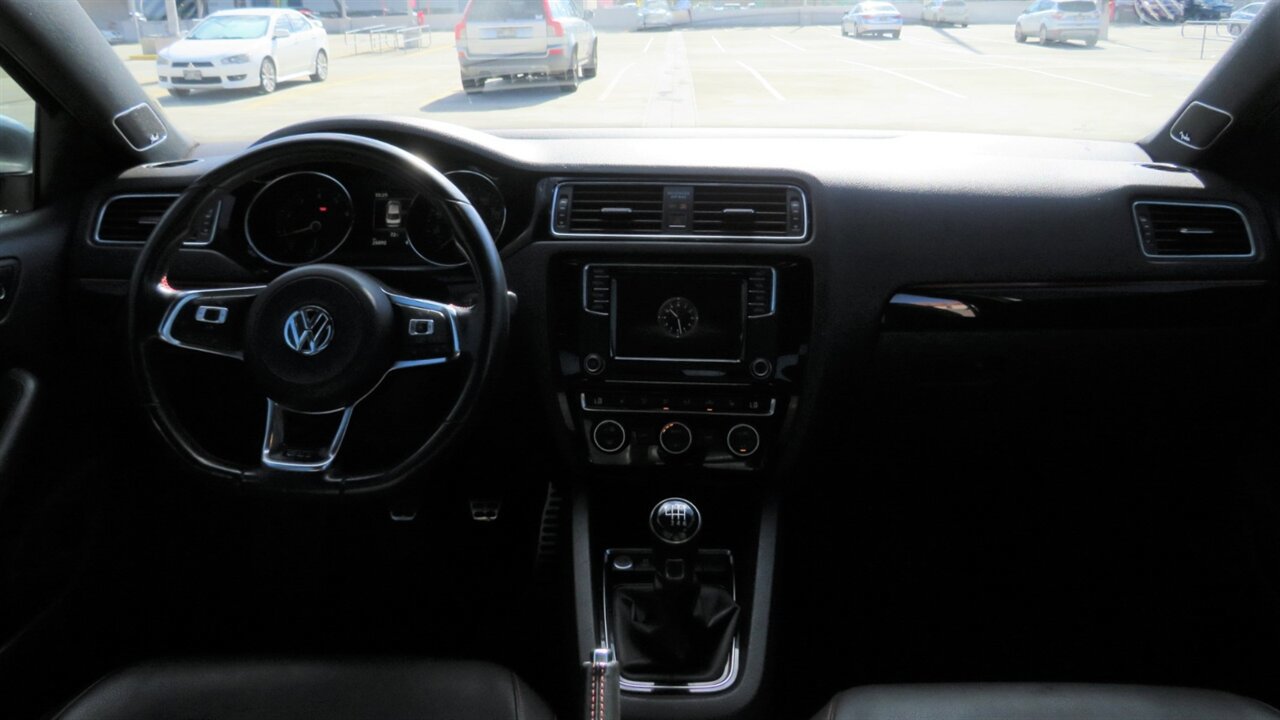 Used 2017 Volkswagen Jetta GLI FWD image 9