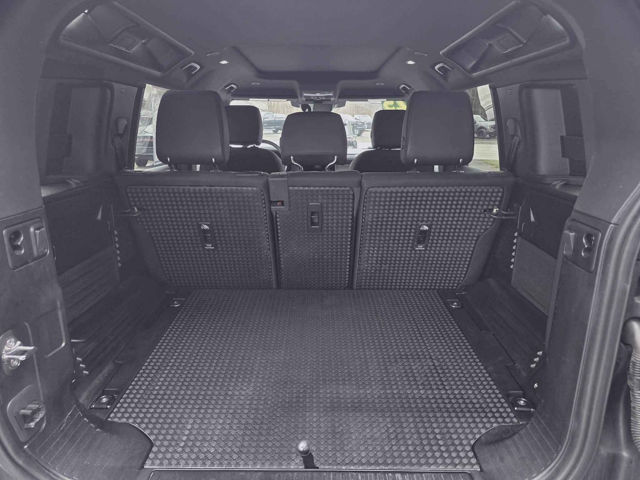 Used 2025 Land Rover Defender 110 S AWD/4WD image 5